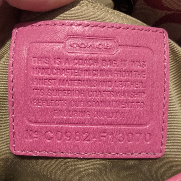 Authentic Coach Pink Hamptons Tote - Picture 3 of 3